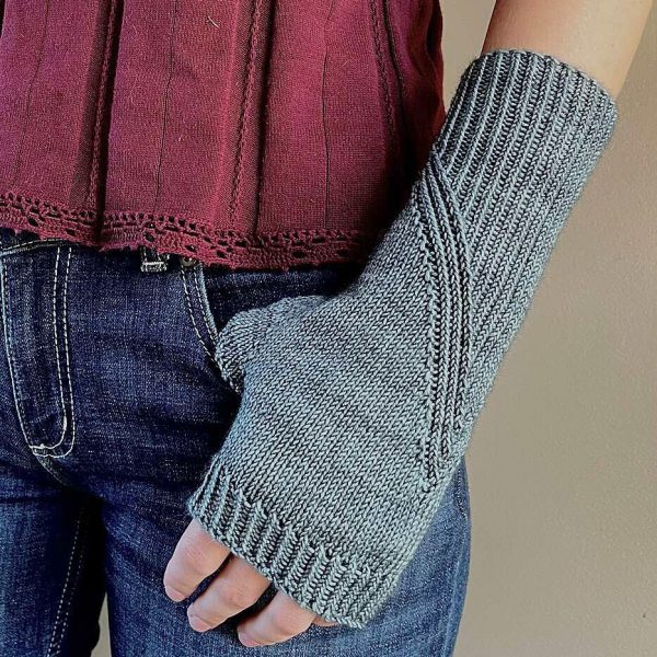 Nichole knit her M2 mitt in Gazzal WoolStar